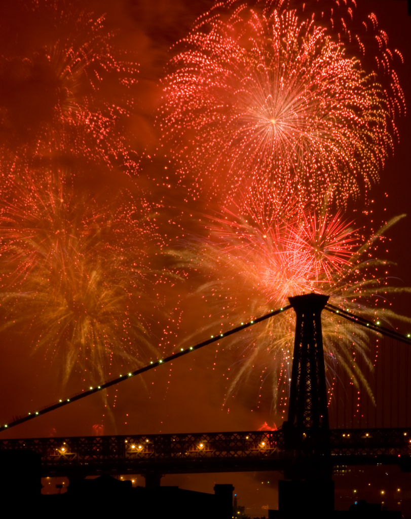 NYC fireworks July 4, 2008 by Barry Yanowitz via flickr